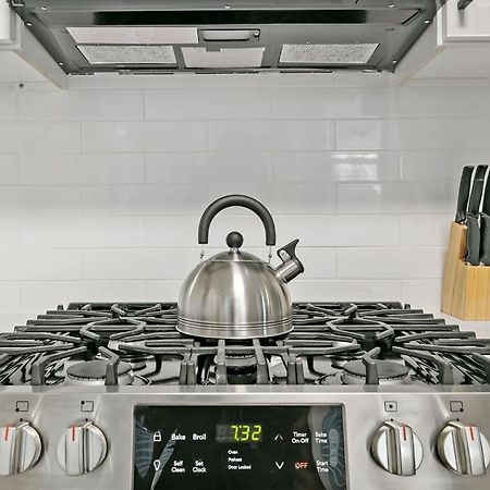 2Br Comfy And Stylish Apt In West Town - Erie 1R Чикаго Екстер'єр фото