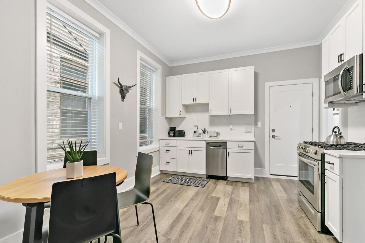 2Br Comfy And Stylish Apt In West Town - Erie 1R Чикаго Екстер'єр фото